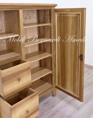 Mobile dispensa realizzato in legno massello di noce colore chiaro